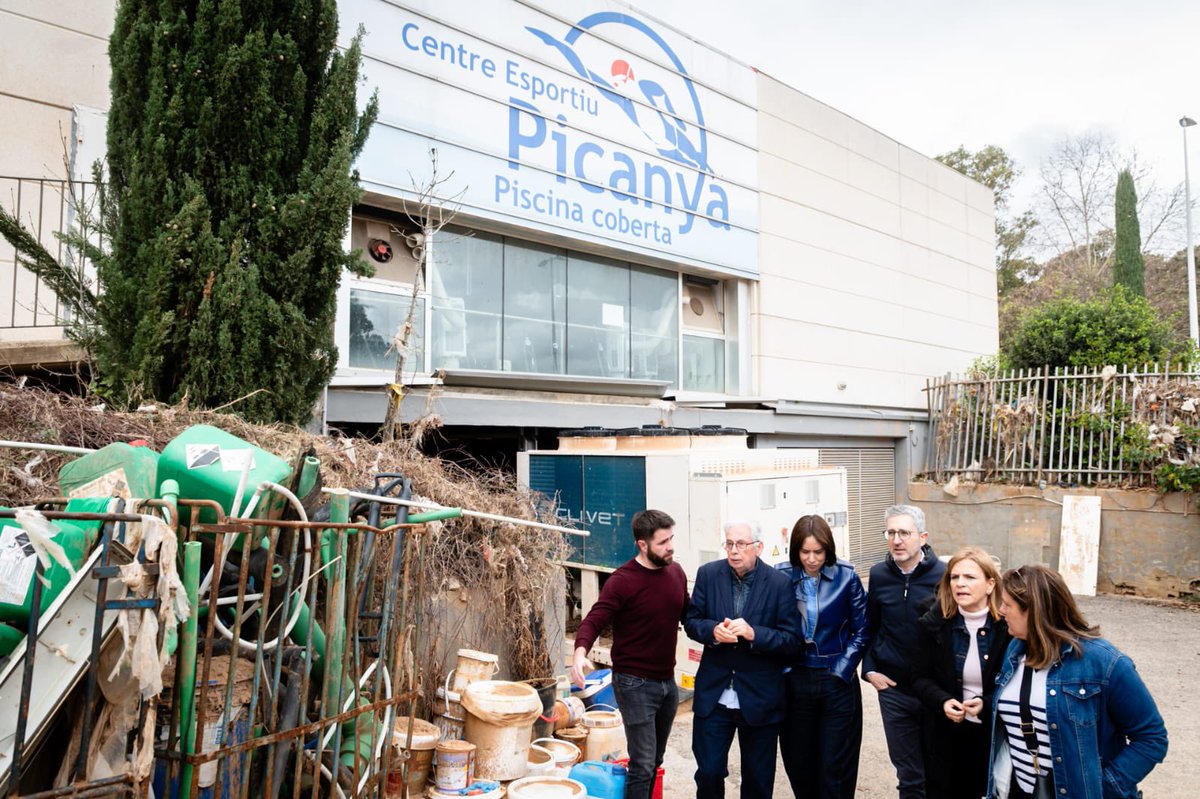 ArcadiSD's tweet photo. El Gobierno de España está desde el primer minuto con los ayuntamientos afectados por la DANA

✅ Picanya ya cuenta con 71 M€ del @territorialgob para devolver la vida a todas sus infraestructuras municipales, como su piscina

Hoy con el alcalde, @DianaMorantR y @pilarbernabe https://t.co/LjMrIwrN52