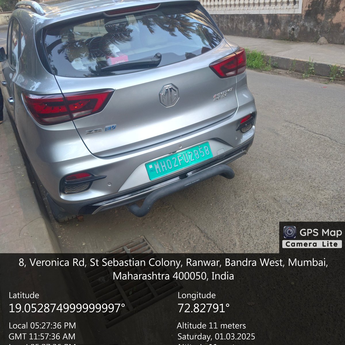 Ricper16's tweet image. @CPMumbaiPolice@MNCDFbombay @MTPHereToHelp@mumbaitraffic. All' these car's are parked in a No Parking Zone on Veronica Road Bandra West next to KyleMore and Dom Phil building. Kindly issue the owner of the vehicle a parking ticket.