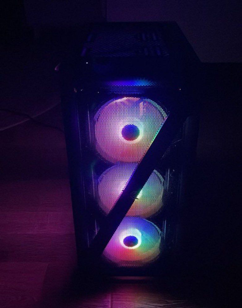 OuletPc's tweet photo. #OuletPC

PC0017

بي سي مستخدم للبيع بسعر 2900 ريال شامل الشحن والخدمات المذكوره 

- معالج
I5-13400F
- كرت الشاشة
ASUS Dual GeForce RTX™ 4060 Ti
- مبرد المعالج 
AIR-KILLER PRO
- تخزين
1TB NV3 PCIe 4.0 NVMe
- رامات
VENGEANCE® RGB PRO DDR4 
16GB 3200
- كيس
Xigmatek blade 
- باور سبلاي
Thermaltake Litepower 650W

الخدمة تضمنت:
-  فحص قطع الجهاز خارجياً 
- تنظيف الجهاز بالكامل 
- اختبار المعالج وحرارته واستقراره 
- اختبار الكرت وحرارته واستقراره
- اختبار الرامات وحرارته واستقراره
- اختبار التخزين وحرارته واستقراره
- فورمات للجهاز
- تحميل ويندوز  11 او 10 برو  حسب الطلب
- تضبيط اعدادات الويندوز\ بارتشن حسب الطلب
- تحميل جميع التعاريف للويندوز والبورد /البرامج / الانشرات 
- تفعيل XMP واختباره والتاكد والتاكد من استقراره
- اضافه معجون