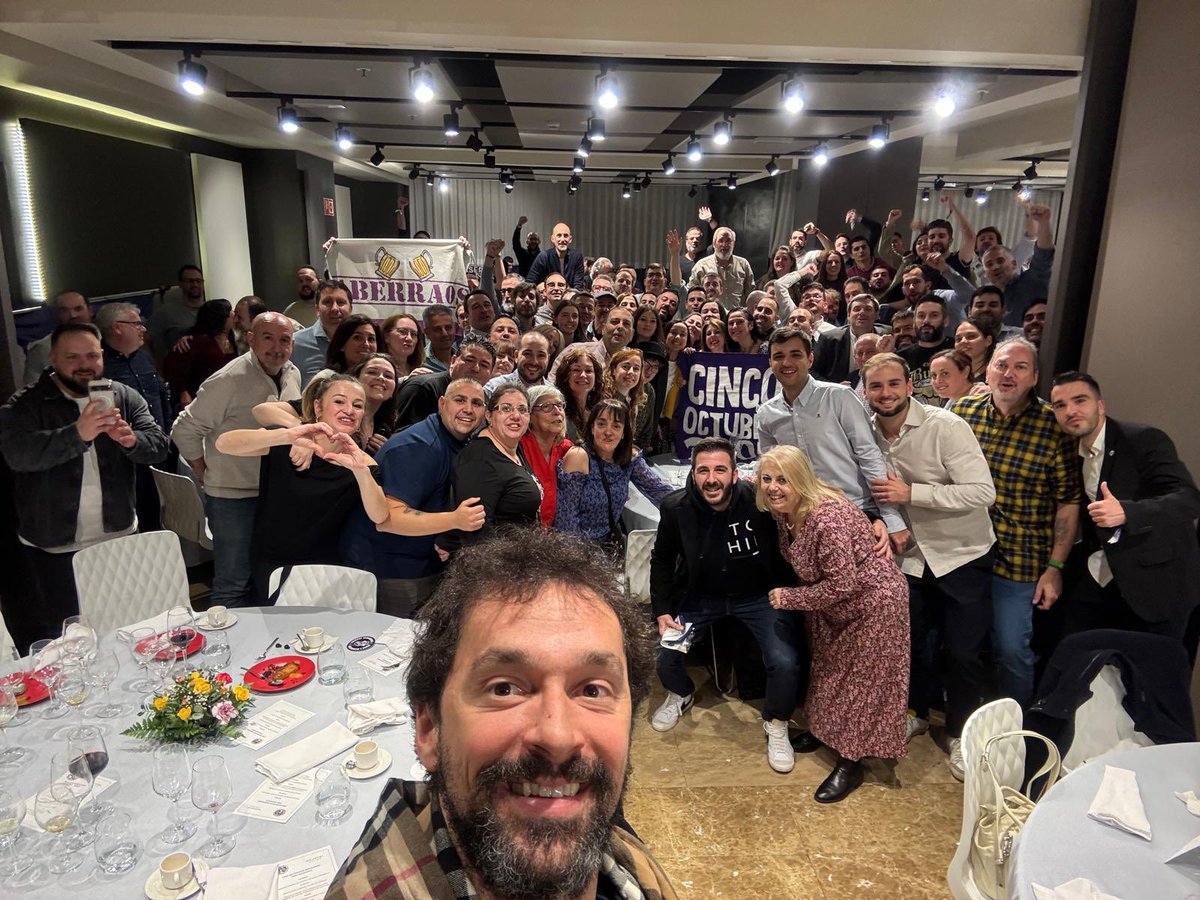 Ayer fue una noche especial para todos los que formamos Berserkers. Nos juntamos 180 personas para cenar y celebrar nuestro XX Aniversario.

¡Muchas gracias a la gente del equipo que quiso acompañarnos, <a href="/23Llull/">Sergio Llull</a>,  <a href="/MateoChus/">Chus Mateo</a>, <a href="/pacoredondo1982/">Paco Redondo</a>, la <a href="/LeyendasRMB/">Leyendas Blancas</a> Clifford y Paquita!
