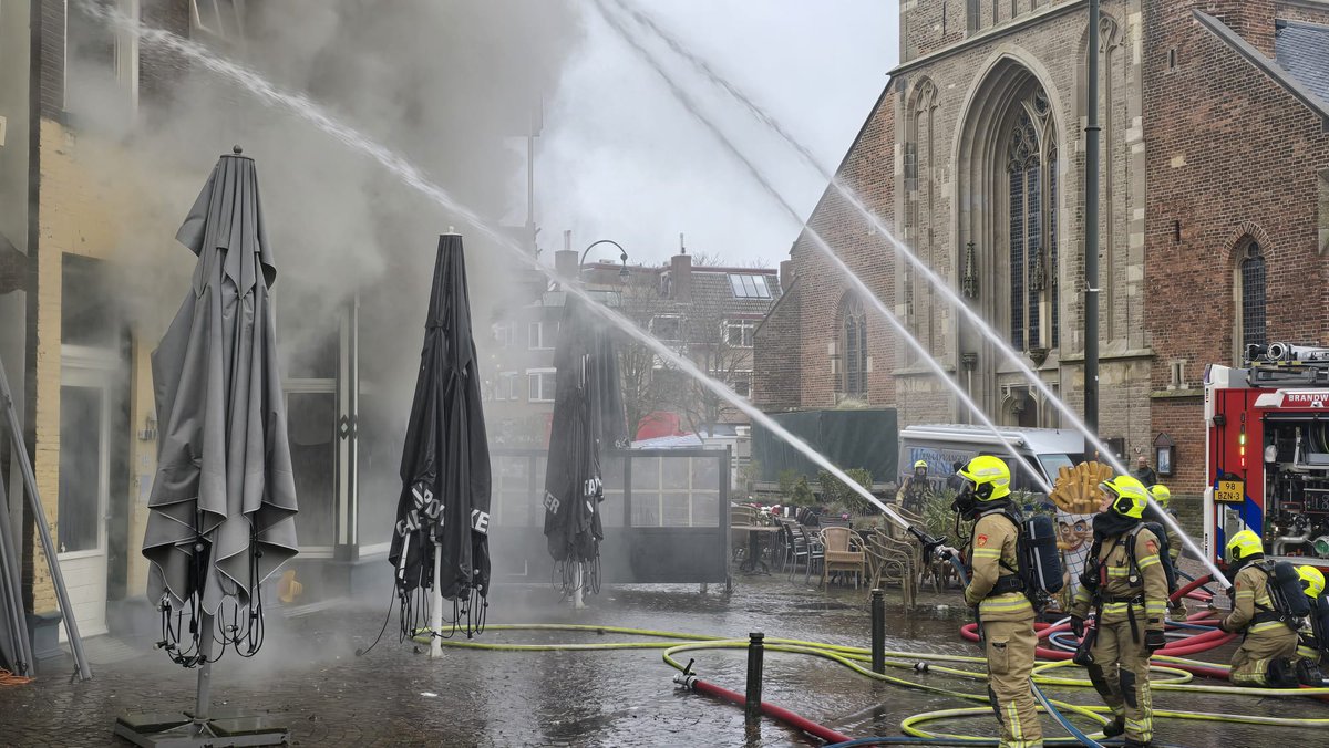 Zeer grote brand in Winterswijk, markt ontruimd