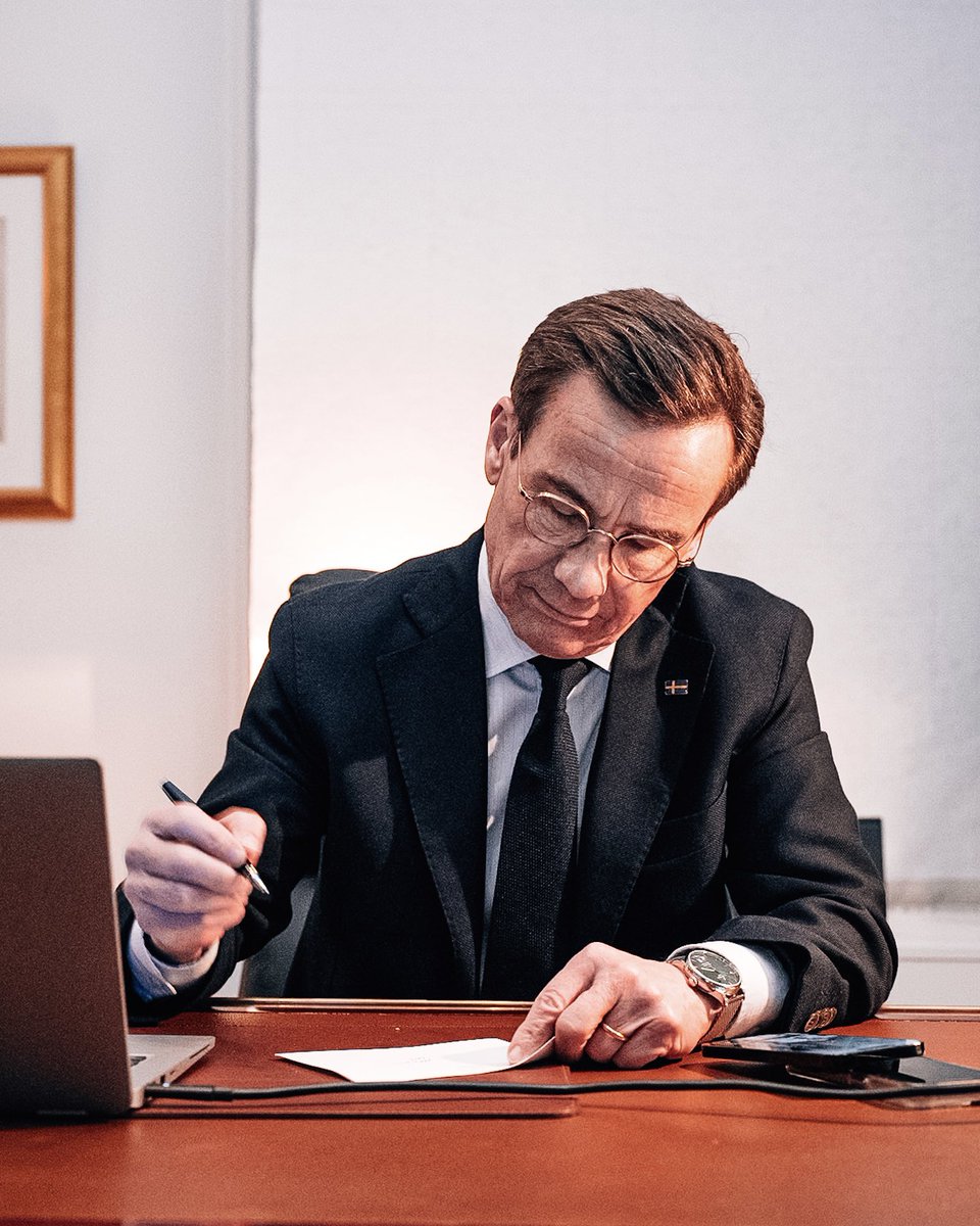 Ägnar lördagen åt att förbereda morgondagens möte i London. Storbritanniens premiärminister Keir Starmer har bjudit in mig och ett antal av våra kollegor till fortsatta samtal om Ukraina och säkerheten i Europa.

Under de senaste veckorna har jag haft samtal med president