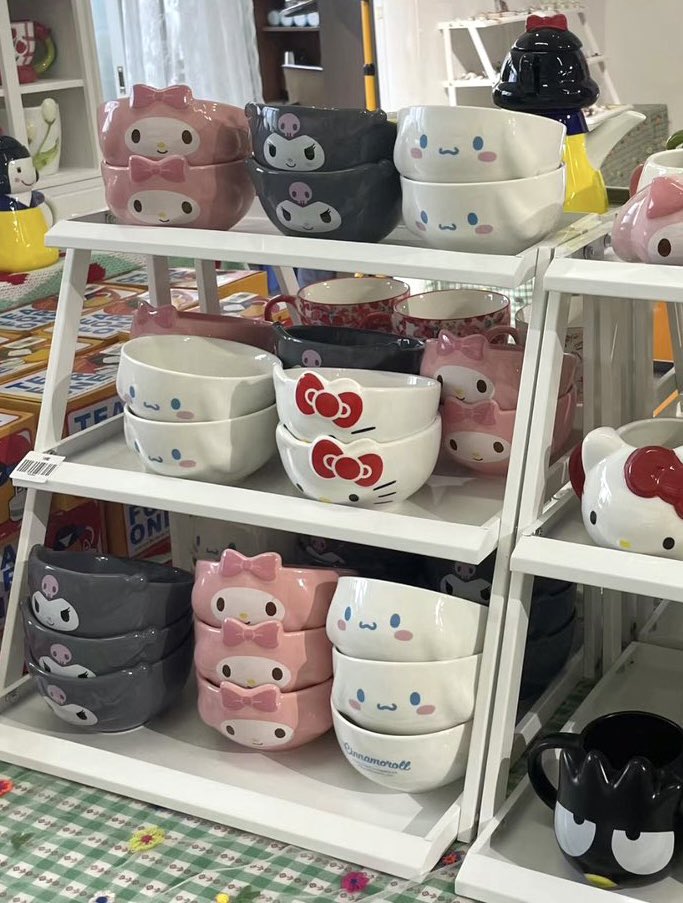 heart_jpg's tweet photo. sanrio bowls https://t.co/yz1GJpUmvi