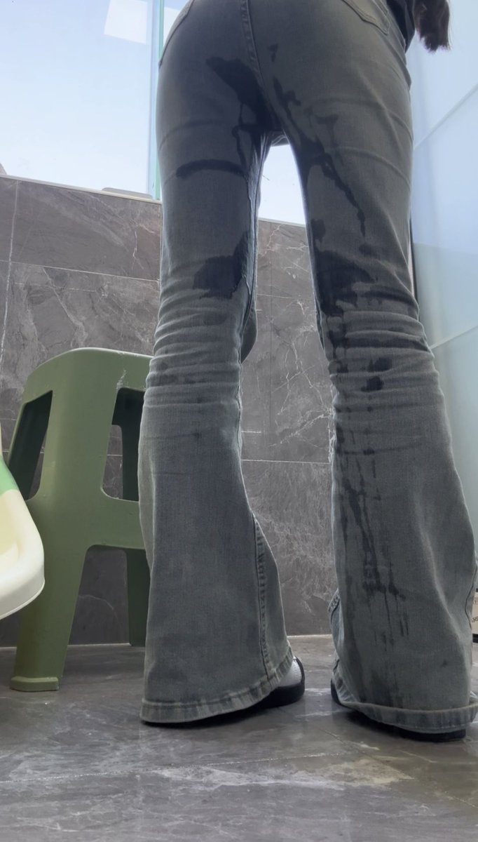 小芊第14话牛仔裤憋尿失禁 #尿裤子 #憋尿扩容  #憋尿任务