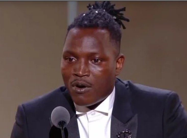 L'extrême-droite aurait voulu l'expulser, pourtant il fait aujourd'hui l'honneur du cinéma français. Tout un symbole.

Bravo à l'Amiénois Abou Sangaré pour l'obtention du césar de la révélation masculine de l'année !