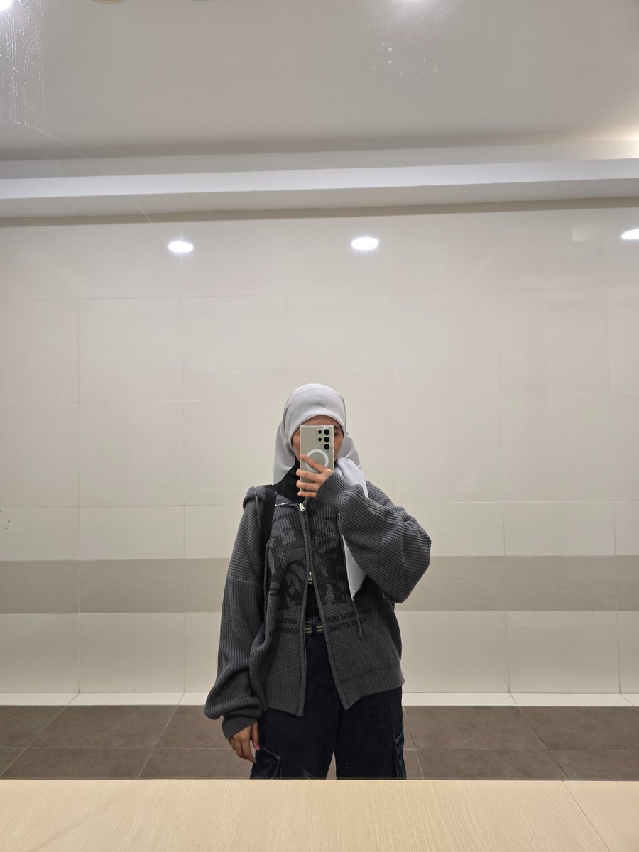Mrs_DongJun's tweet photo. So pretty, so cutieful, so comfy 

#lewkin https://t.co/nQqbBC6bo1