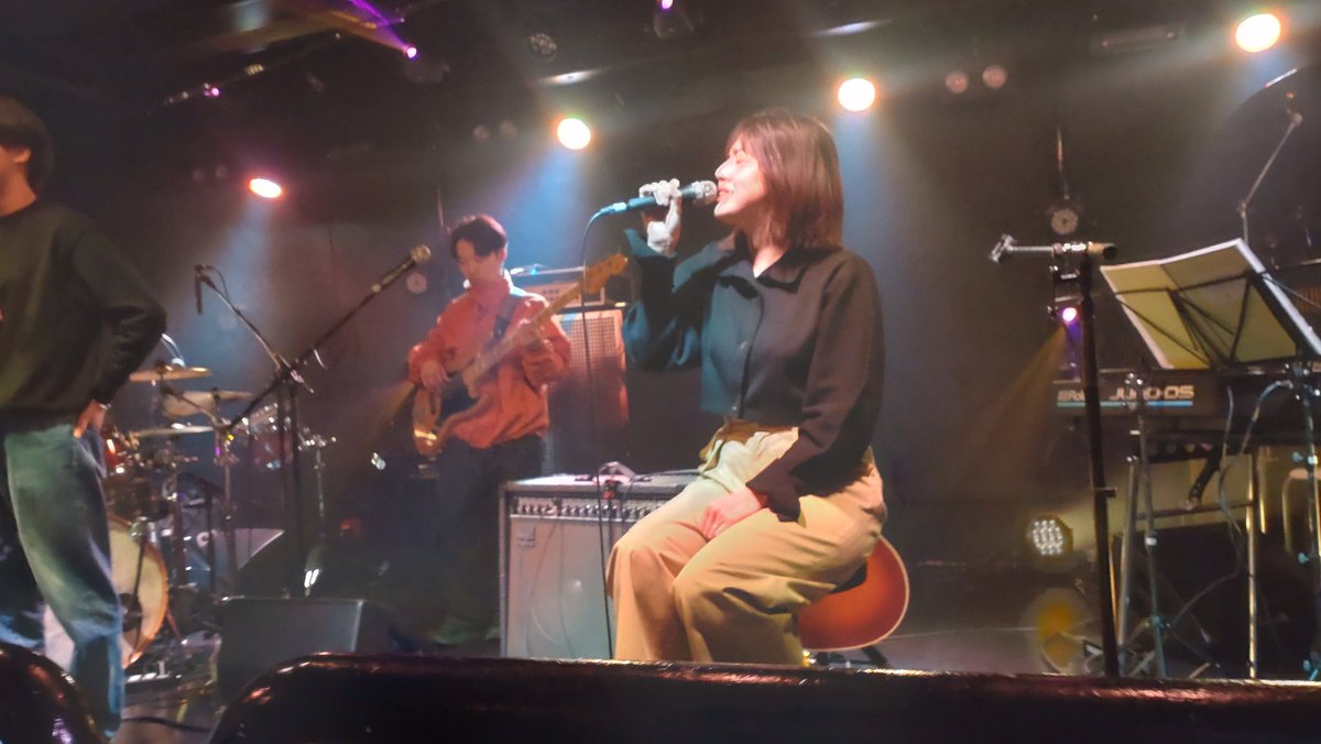 0119_kengo's tweet photo. 本日は
元 Streptocarpus の
ギターの出原ちゃんから
新たにバンドを組んだと言う事で
ライブイベントのお誘い DM が
来たので行って来た!
たまには、こう言うバンドライブも
新鮮で良いよね!
出原ちゃんにも5〜6年振りに
逢えて良かったよ…🎶🥳
#inliving
#福山Cable https://t.co/CJyRxiB0q2