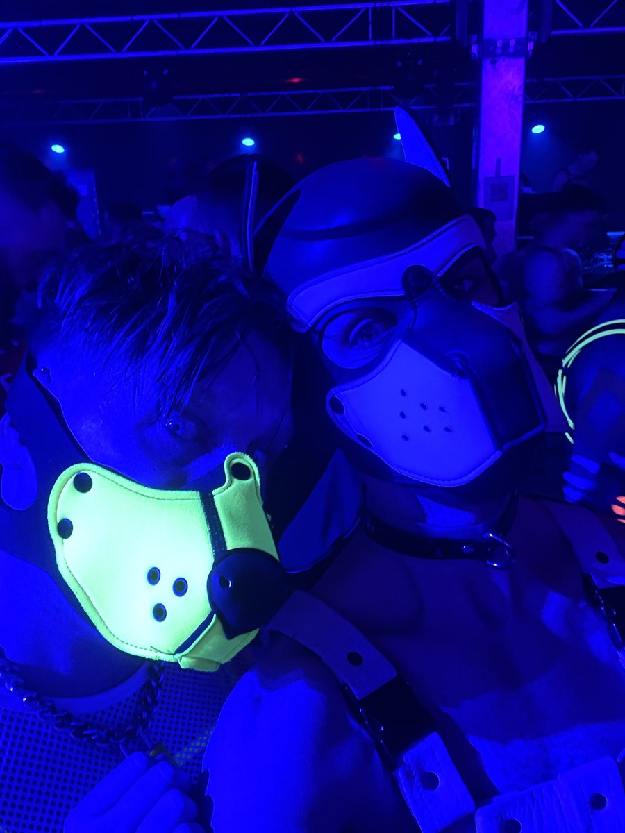 MylesPup's tweet photo. Ah yes, my semi annual post to show that I do indeed, every once and a while go to events #darklands https://t.co/iw8ZLkBFp5