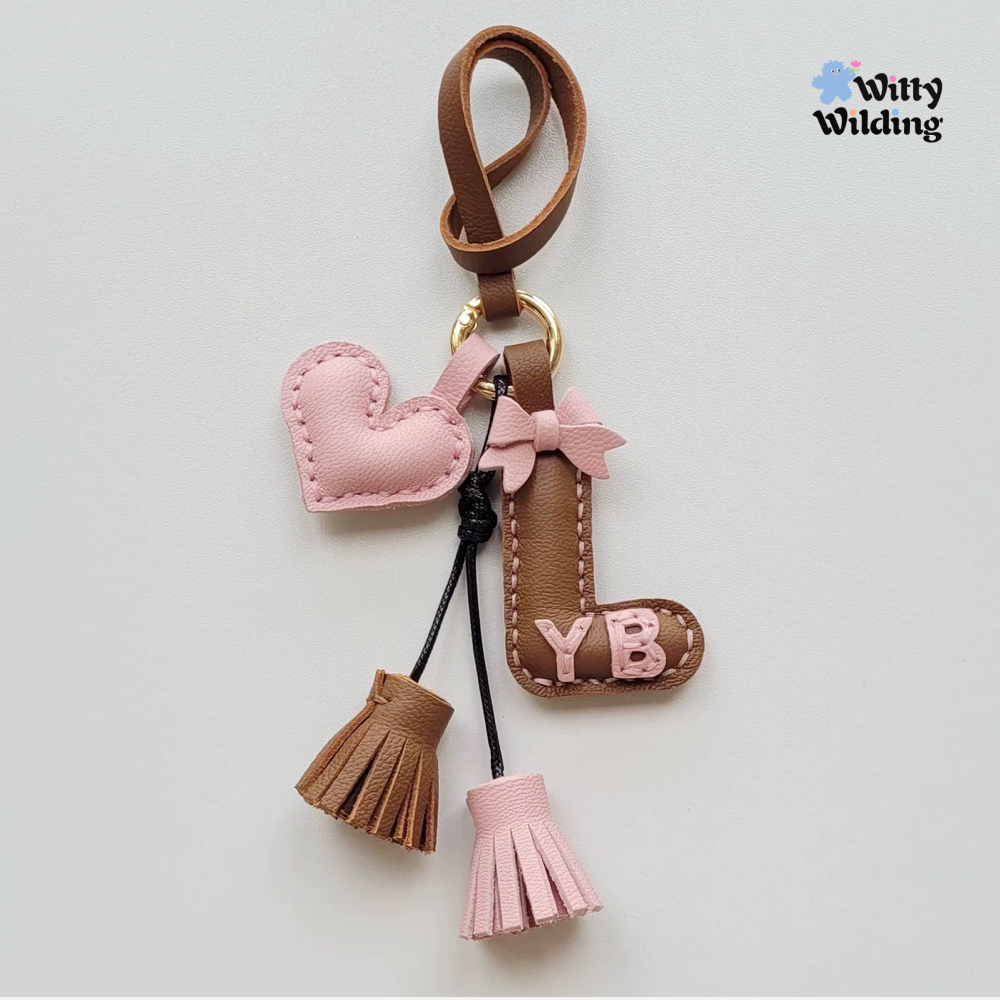 WildingWit40935's tweet image. Customized Letter Bag Charm - Leather Initial Keychain - Single Letter &amp;amp; Small Letter
wittywilding.com/products/custo…
#initialbagcharm #initialkeychain #wittywilding #customletterbagcharm #customletterkeychain #letterbagcharm #personalizedletters #Customizedletters #leatherletterkeychain