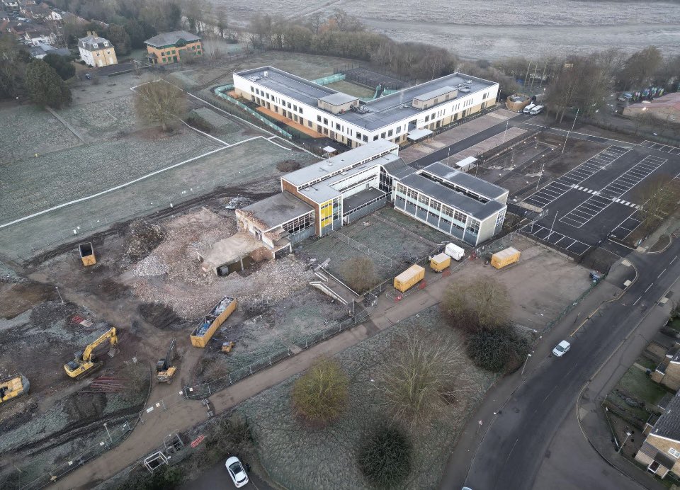 KAKempston's tweet photo. Wonderful drone pics of Robert Bruce site today. A lot of memories for a lot of Kempston folk. The Year 5 block, Alternative Provision block, gym, hall, DT block &amp; changing rooms now leveled 😢 @Kempston_Rovers @JamesEValentine @steedie1980 @martin_nmartin @AJRAllModCons https://t.co/x6TOtvH5tI