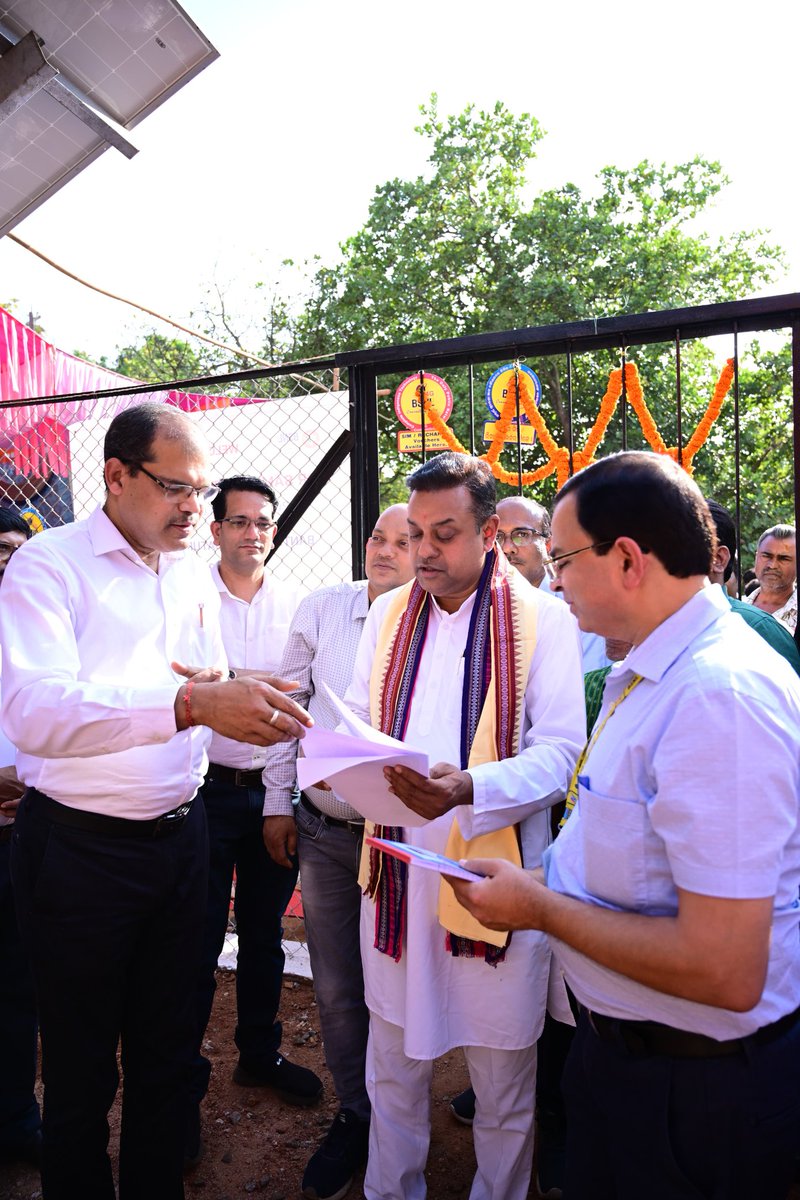 BSNL_OR's tweet photo. Dr Sambit Patra, Hon’ble MP, Puri Constituency visited the 4G saturation site at Village Banthapur under Odagaon block and interacted with Villagers. CGM and other senior officers of BSNL Odisha Telecom circle were present. @BSNLCorporate https://t.co/4Z4Yt6Q5H7