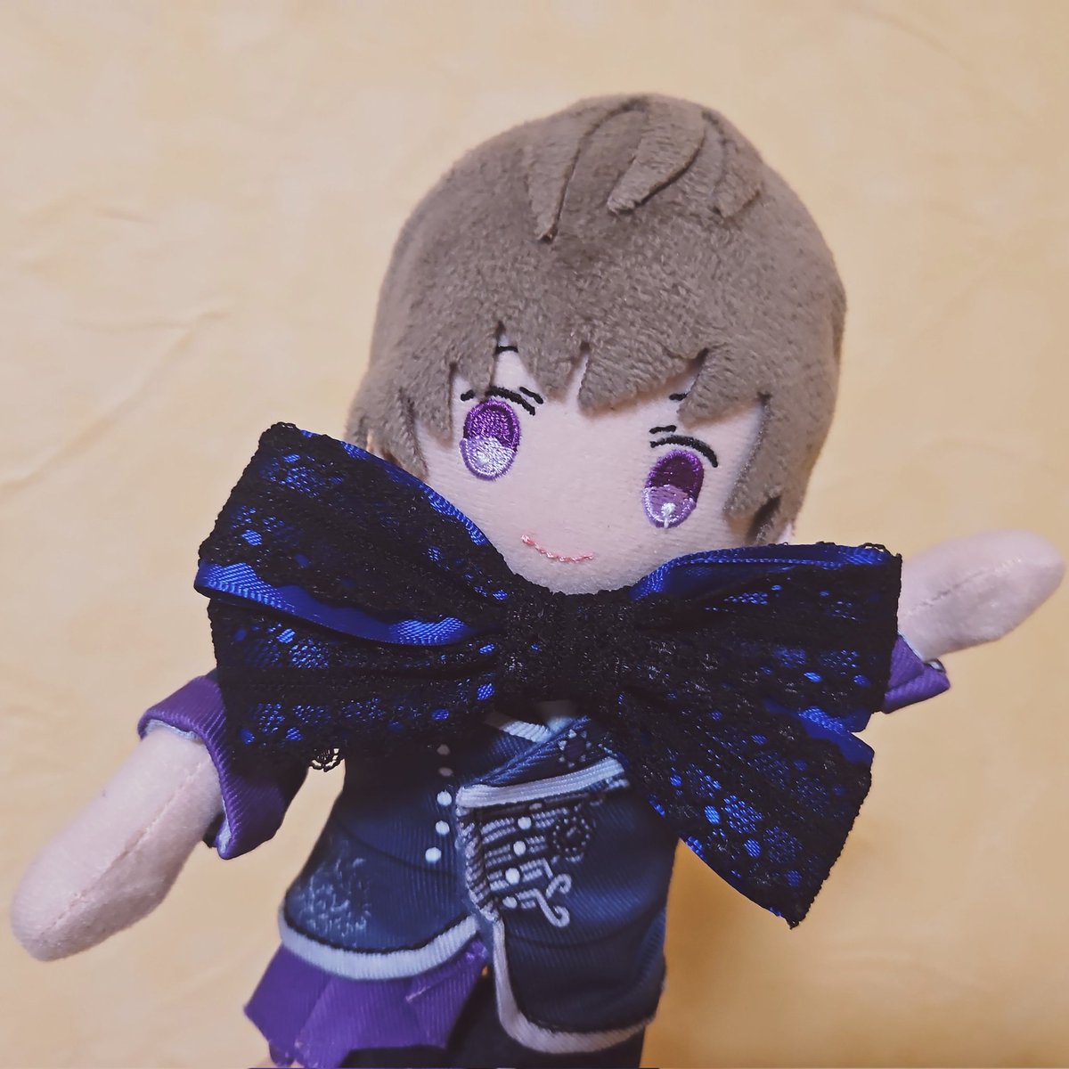 soraameya's tweet photo. 念願の！！
『あなたの推し活を全力で応援したい作家が集まりました(再び)』へ行ってきました！！
今月ライブ予定の瑛二きゅんをイメージして選びました💜
・天使のブレスレット
・ペンラやヘアメに使える万能リボン

母へのプレゼント用にアンティーク調の可愛いピアスもお迎え🙌

#推し全フォト https://t.co/pdsL5xJZ1A