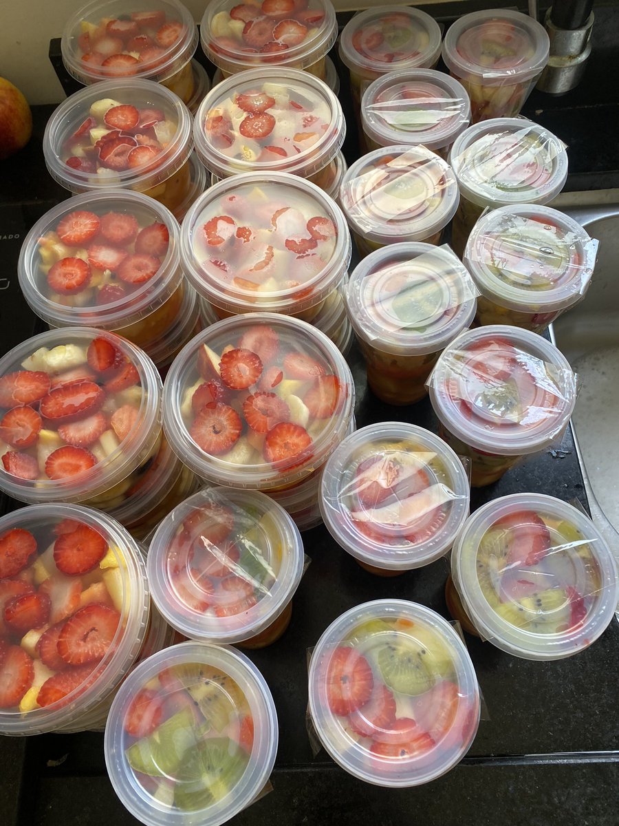 Estarei nos BLOCOS DO RIO vendendo salada de frutas! 

Gente, vocês comprando eu fico feliz, mas vocês dando RT eu fico extremamente grataaaaa. 🎉

BOM CARNAVAL ♥️💜💛❤️🖤🩷💙🧡🩶🩵