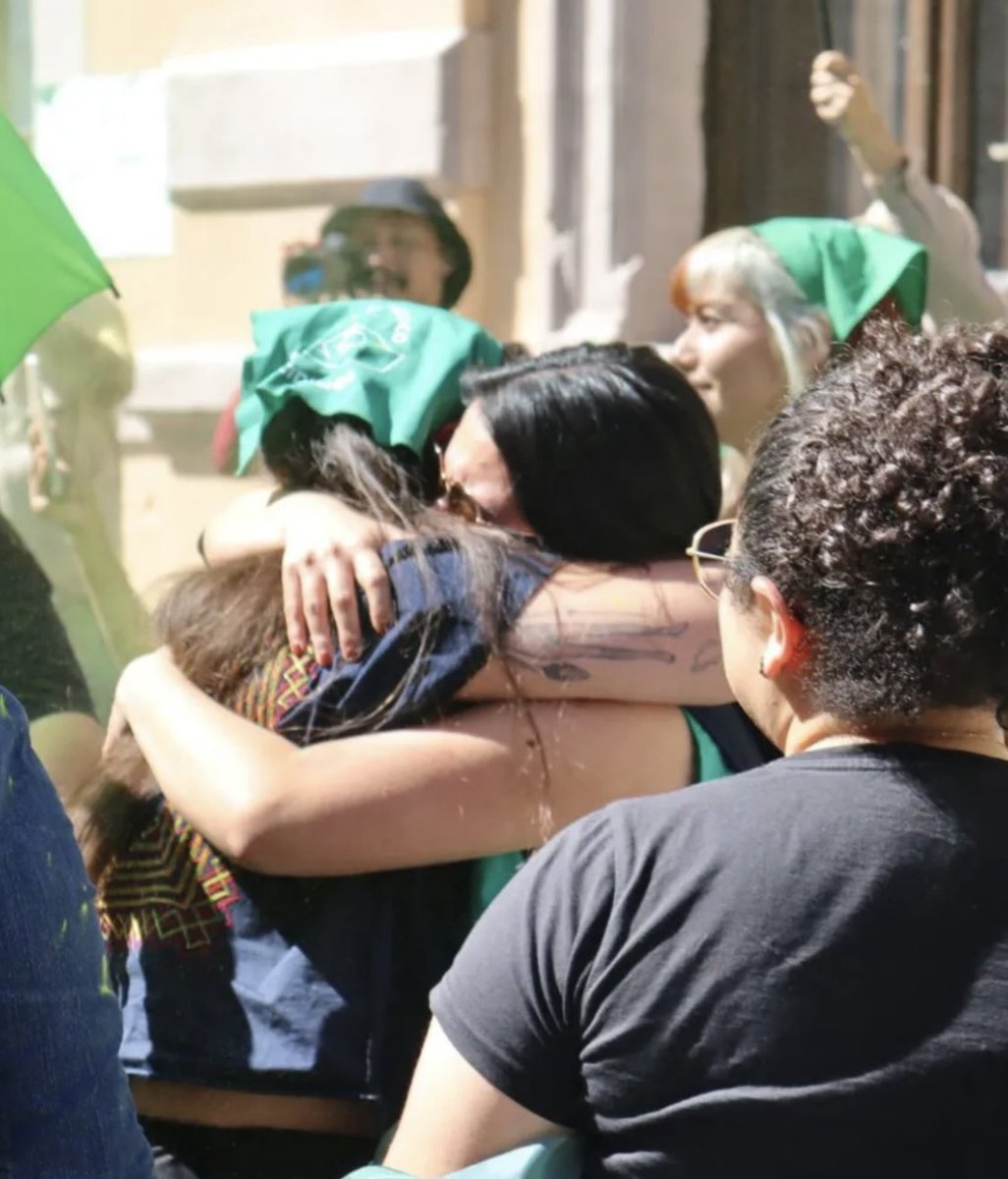 Jamás podré entender como hay Mujeres que lloran de emoción porque al fin podrán @sesinar a los Bebés que llevan en sus vientres. ¿Tú qué opinas? #TrapoVerdeEsViolencia #8M