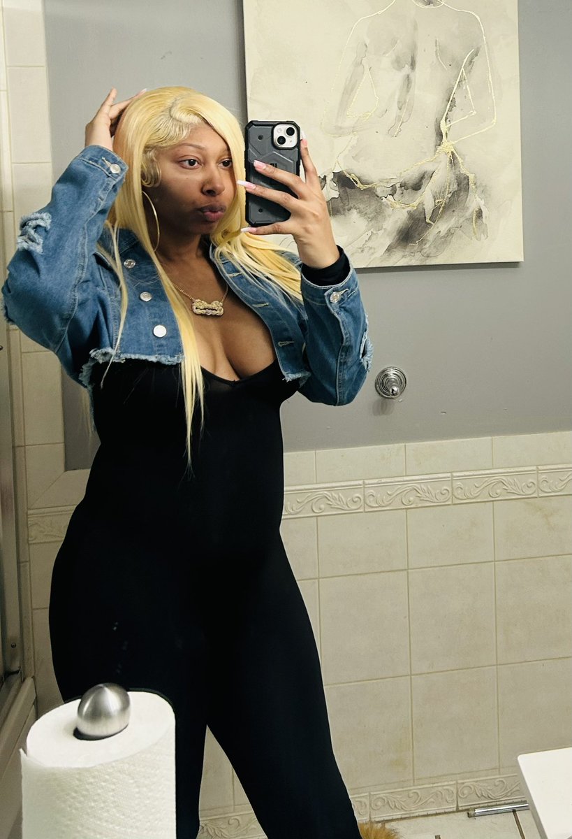 Big Mama Blondiie 👑 
     - The Favorite Baby Mama ❣️