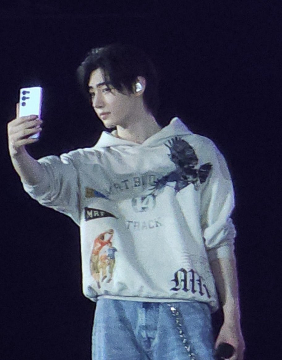 ソンフン　フーディー　アイボリー　サイズL Artist-Made Sunghoon STYLE on X