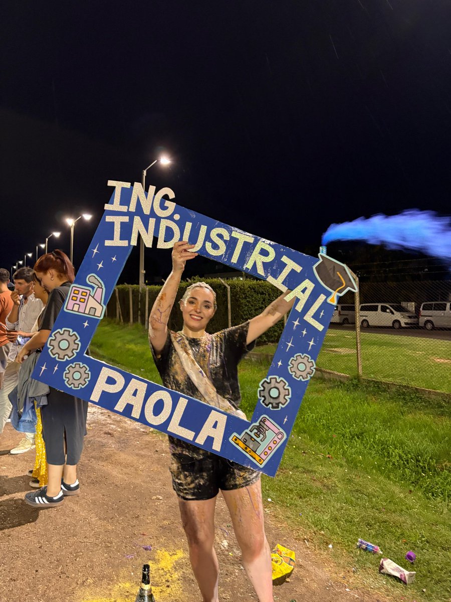 paola tweet media