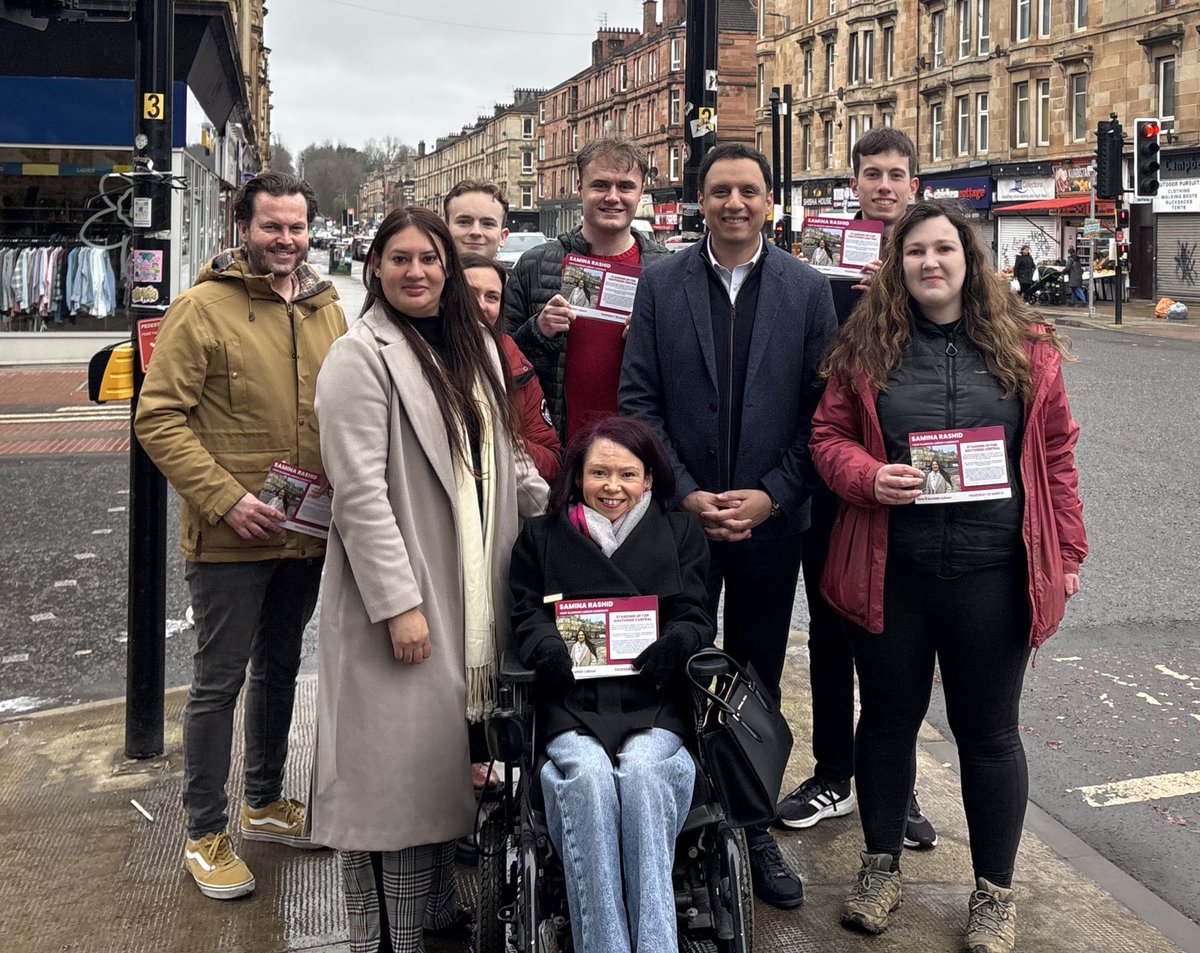 GlasgowPam's tweet image. Great team out doorknocking in Govanhill for Samina Rashid with @AnasSarwar this morning.

Voters know a new direction is needed and that only @ScottishLabour can deliver it🌹