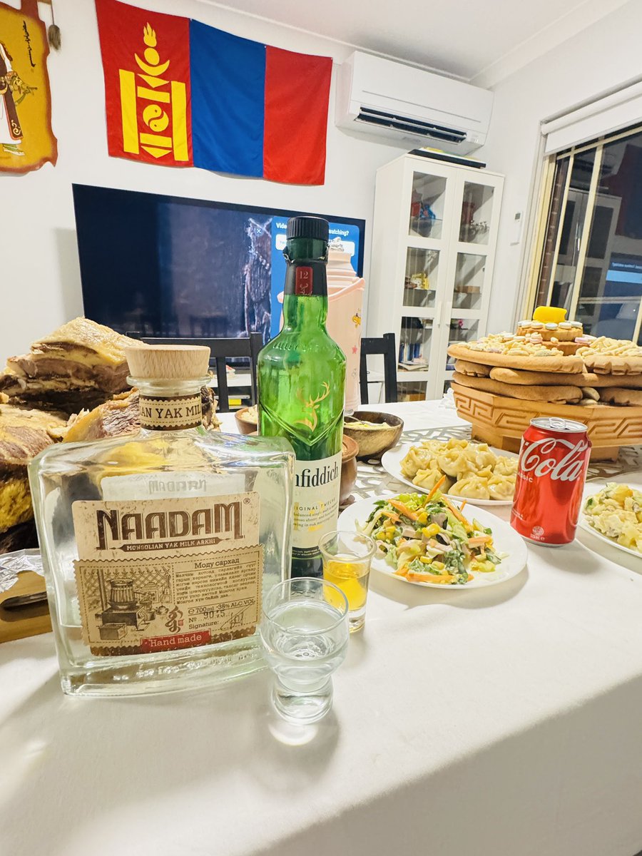 Арай их уучлаа шүү. Сүүлдээ бүр Лебан шимийн архи ч ууж үзлээ