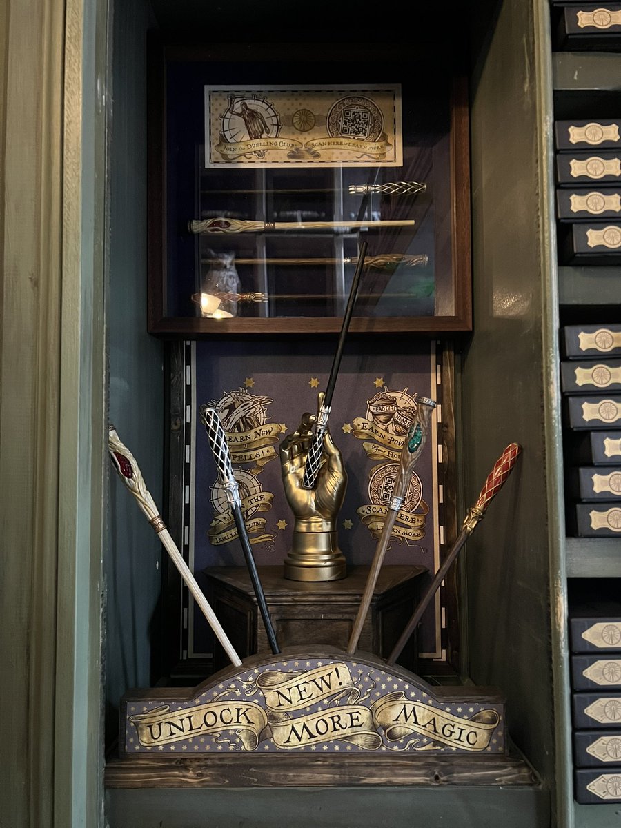 SpeculationMatt's tweet photo. Next generation wands can also now be found in the Wizarding World shops! @UniversalORL https://t.co/KTdbkuE7PV
