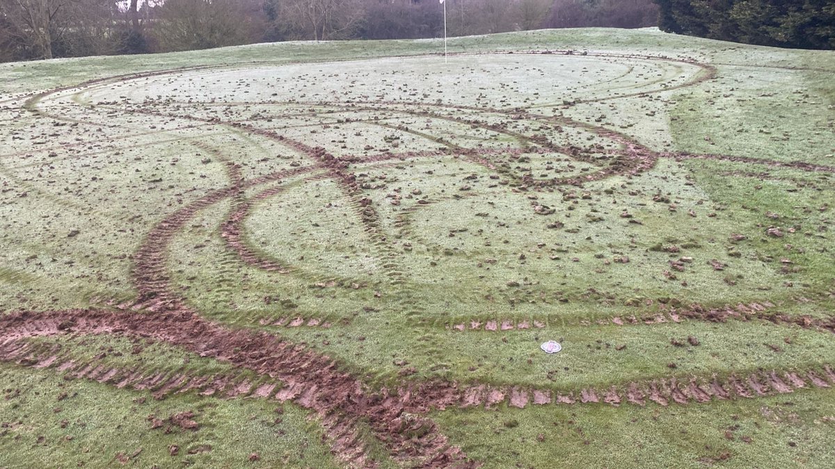 🚨 Another attack on our beloved #SouthBuckinghamshireGolfCourse! 🚨
This public gem is at risk after vandals on QUAD bikes ripped up 2 holes &amp; returned last night to damage another! 😡💔👉 Council, police, we need stronger security NOW! #SaveSouthBucksGolfCourse