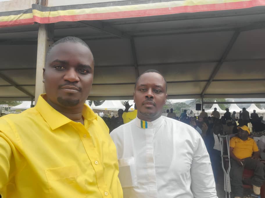 Chairman Alone Turahi. Isingiro District (@turahialone) on Twitter photo I'm with my brother and friend hon Kangwagye at kyamate moblising for Nrm and president museveni
Isingiro District well represented
<a href="/BaryahabweD/">Dickson Nandinda Baryahabwe</a> <a href="/HoseaTugume/">Dr Hosea Turahi</a> <a href="/HRwakanuma/">Hon Kangwagye Stephen Rwakanuma</a> <a href="/MoLGUganda/">Ministry of Local Government</a> I'm with my brother and friend hon Kangwagye at kyamate moblising for Nrm and president museveni
Isingiro District well represented
<a href="/BaryahabweD/">Dickson Nandinda Baryahabwe</a> <a href="/HoseaTugume/">Dr Hosea Turahi</a> <a href="/HRwakanuma/">Hon Kangwagye Stephen Rwakanuma</a> <a href="/MoLGUganda/">Ministry of Local Government</a>