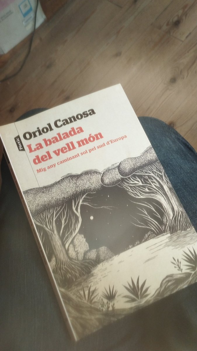 FRACARIP's tweet photo. A 1300km de qualsevol altre que li hagin publicat.
Caminar. Deixar el món de baix, desfer-se d'allò sobrer i, per fí, poder divagar lleuger. A peu, com el antics. Sol, lluny i cap endins. A l'intempèrie, sota el cobricel, enfonsant la fulla fins que la guarda topi amb l'òs. https://t.co/kvQ9q4lEpX