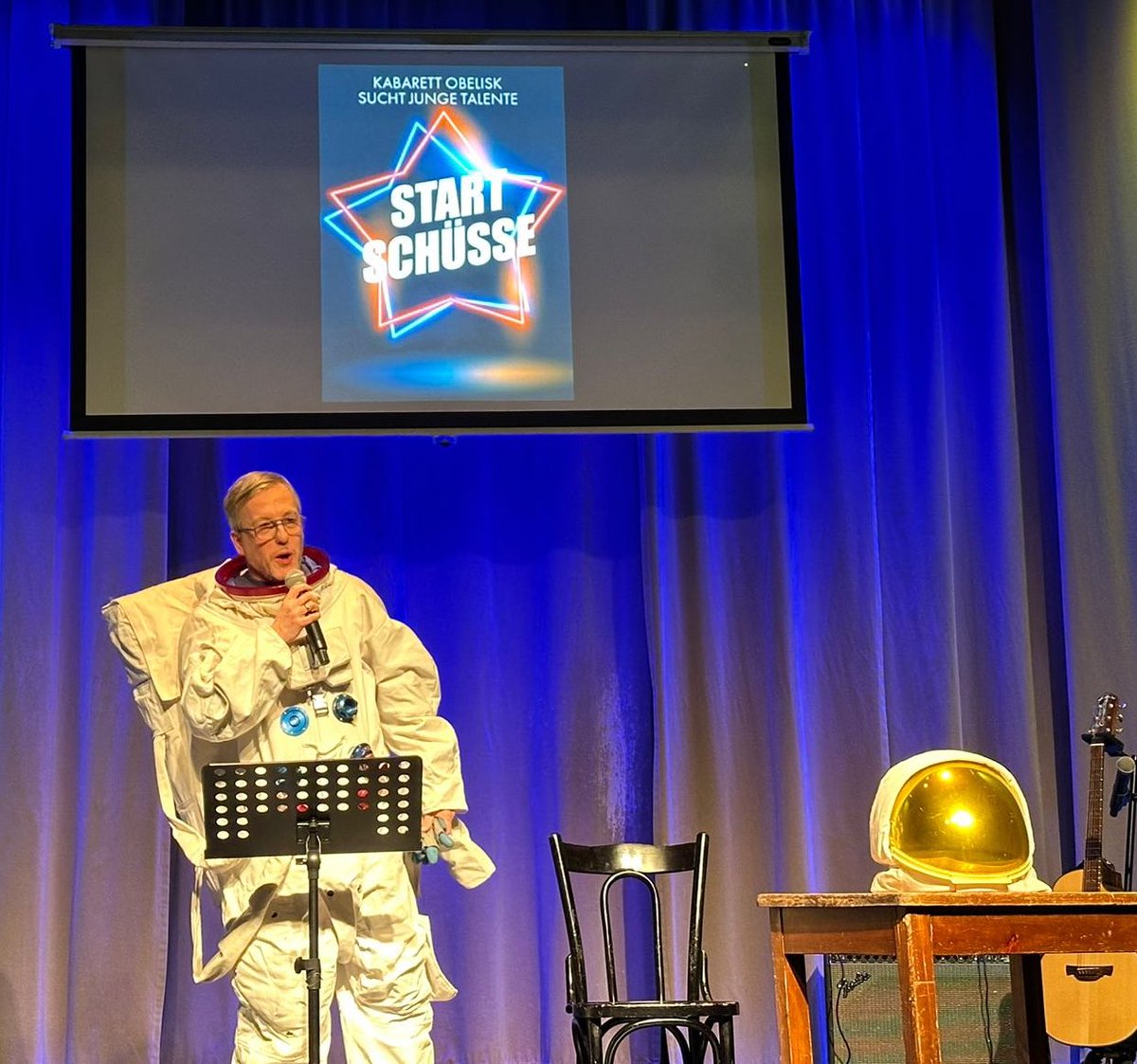 Protestonaut's tweet image. Juhu, ich habe meine erster Künstler-Gage erhalten. Gut, offiziell eine Aufwandsentschädigung, aber Künstler-Gage klingt doch gleich viel besser. Vielen Dank dafür an Helmut Fensch und dem Team vom Kabarett Obelisk in Potsdam.