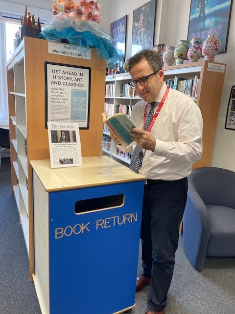 West London Free School Secondary (@westlondonfree) on Twitter photo Mr Maturo was first in line to order a copy of forthcoming Sixth Form Guest Speaker Neil MacGregor’s A History of the World in 100 Objects. Signed copies can be ordered on Arbor Pay at the reduced price of £14.78 (RRP £16.99) thanks to
<a href="/everybody_reads/">Everybody Reads</a>. Mr Maturo was first in line to order a copy of forthcoming Sixth Form Guest Speaker Neil MacGregor’s A History of the World in 100 Objects. Signed copies can be ordered on Arbor Pay at the reduced price of £14.78 (RRP £16.99) thanks to
<a href="/everybody_reads/">Everybody Reads</a>.