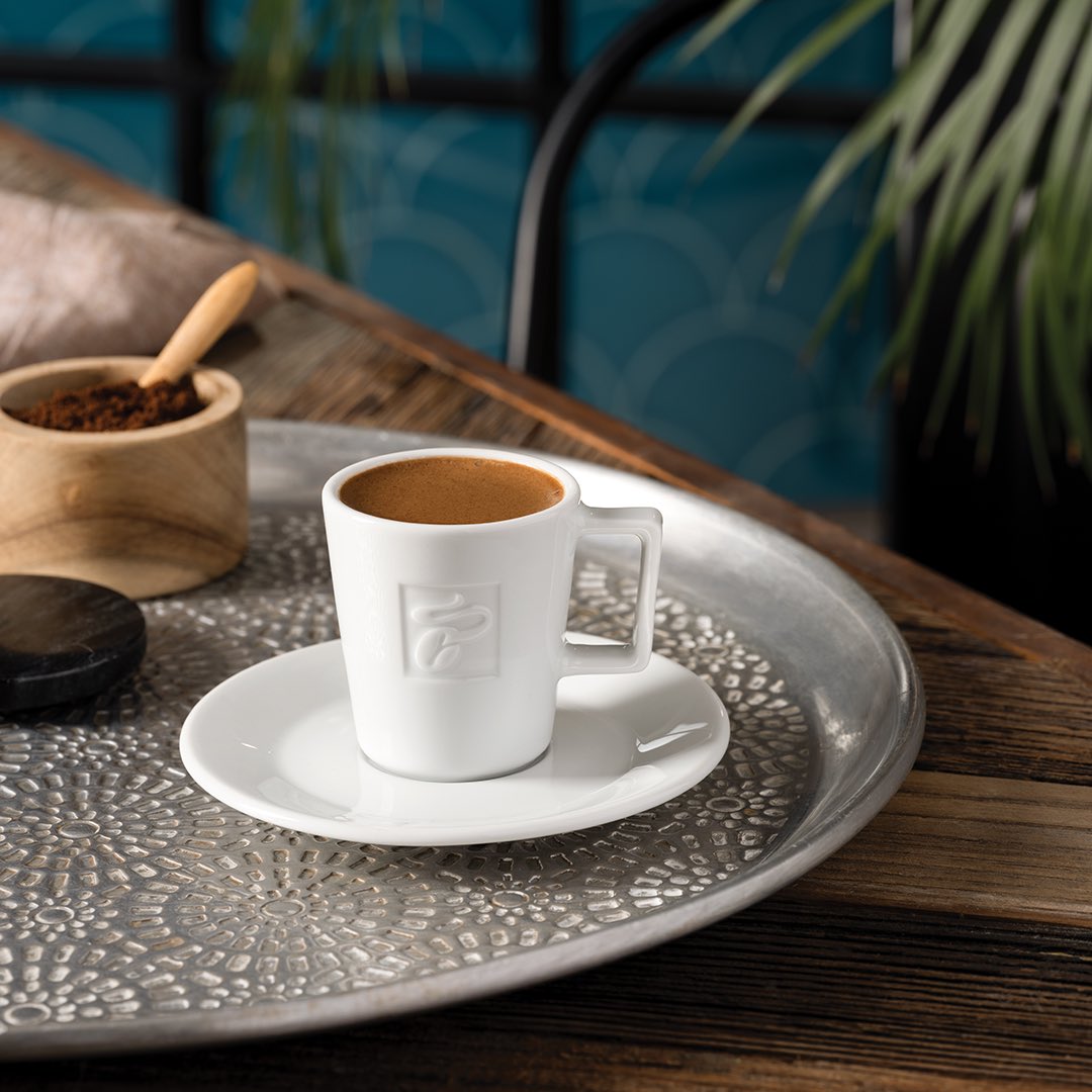 Sohbetlerin en güzel eşlikçisi…
Geleneksel lezzetiyle, bol köpüklü Türk kahvesi keyfi! ☕️

#Tchibo