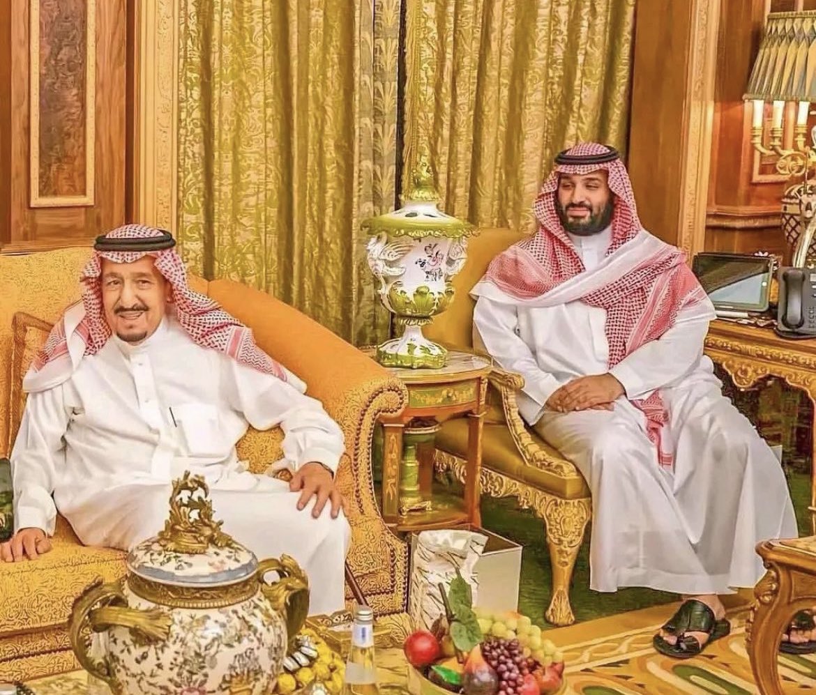 نرفع أسمى آيات التهاني والتبريكات لمقام وآلدنا وملكنا #خادم_الحرمين_الشريفين #الملك_سلمان_بن_عبدالعزيز #وولي_عهده_الأمين #محمد_بن_سلمان بمناسبة حلول #شهر_رمضان_المبارك_لعام1446هـ‍ و #للشعب_السعودي #والمتابعين
سائلا المولى عزوجل أن يتقبل من الجميع الصيام والقيام وصالح الاعمال