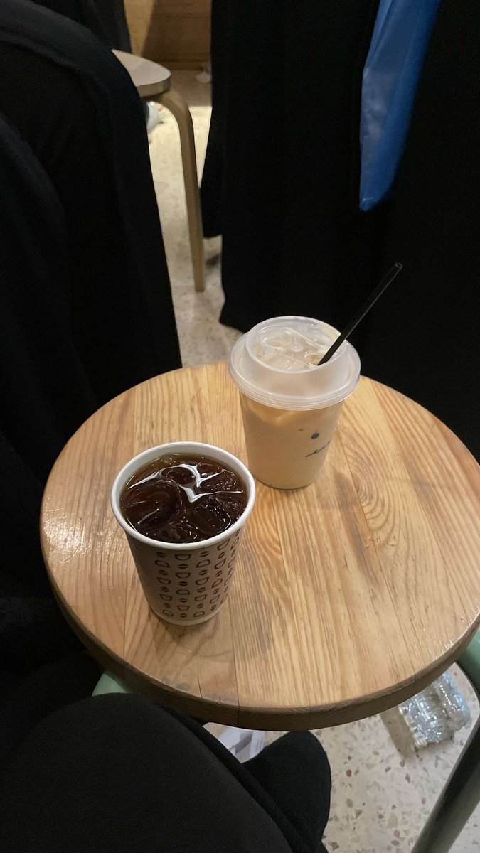 l6cl_'s tweet photo. 🌴☕️💄🌃 https://t.co/METyclwfse