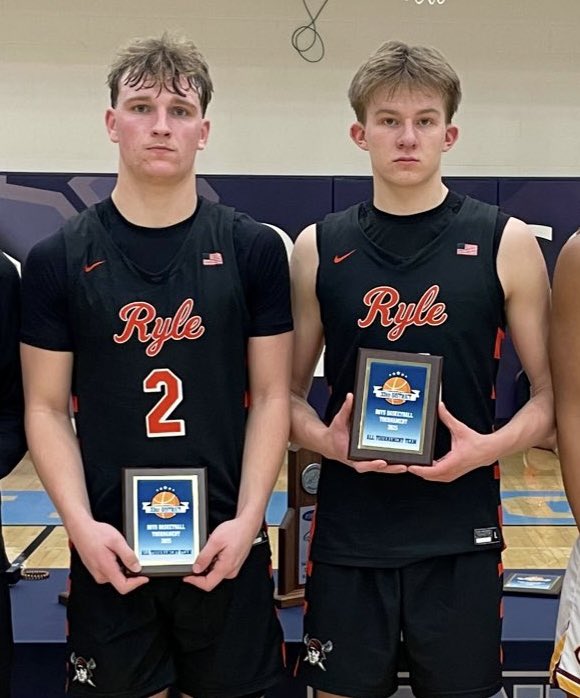 Big congrats to these two, Landon Lorms &amp; Jon DeGroff, for being selected to the 33rd District All-Tournament Team. 
TRW ❤️🏴‍☠️🏀💪