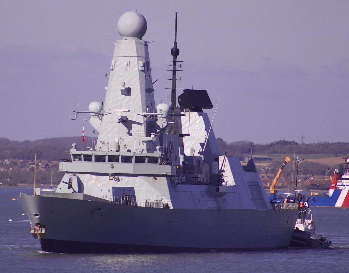 📸👋 <a href="/HMSDauntless/">HMS Dauntless</a> outbound from Portsmouth this afternoon <a href="/WarshipCam/">WarshipCam</a> <a href="/NavyLookout/">Navy Lookout</a> <a href="/georgeemmett8/">George Emmett</a> <a href="/HMNBPortsmouth/">HMNB Portsmouth</a>