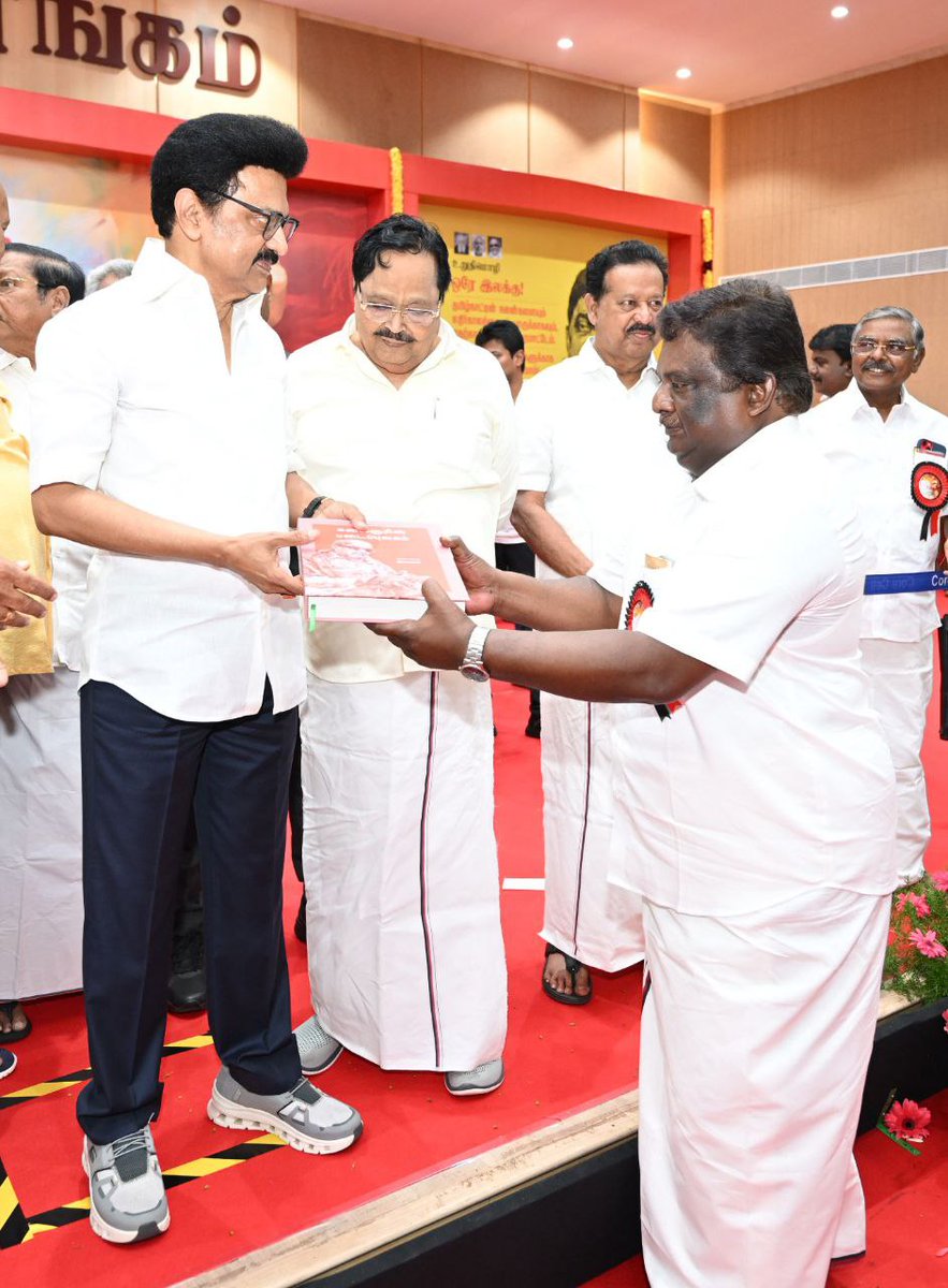 sivasankar1ss's tweet photo. கழகத் தலைவர் மாண்புமிகு தமிழ்நாடு முதலமைச்சர் தளபதி @mkstalin அவர்களின் பிறந்தநாளை முன்னிட்டு, சென்னை அண்ணா அறிவாலயம், கலைஞர் அரங்கில் வாழ்த்து தெரிவித்த போது!

#தலைவர்72 #FairDelimitationForTN https://t.co/gBlY4SkSYc