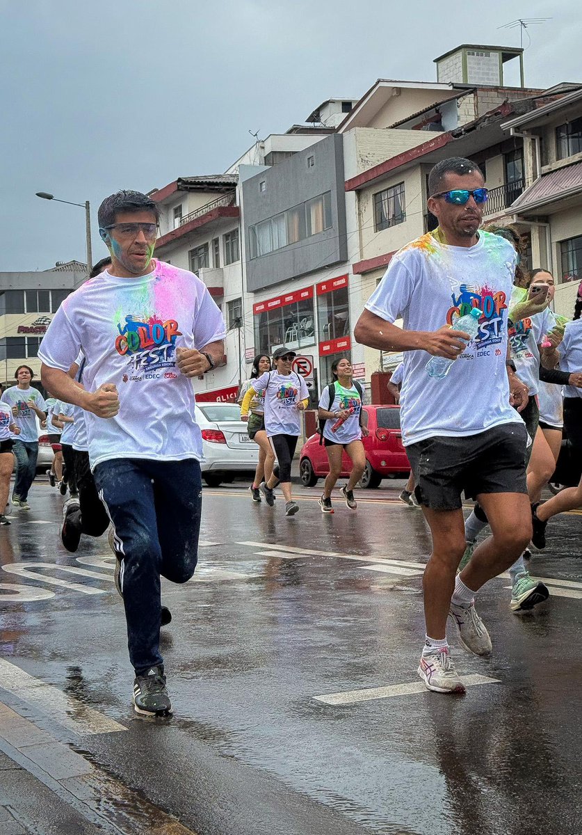 MunicipioCuenca's tweet image. ¡Así vivimos el #ColorFest! 🏃🏽‍♀️

Cientos de personas corriendo por las calles de Cuenca, llenándolas de colores y alegría porque #ElCarnavalEsEnCuenca. ❤️💛