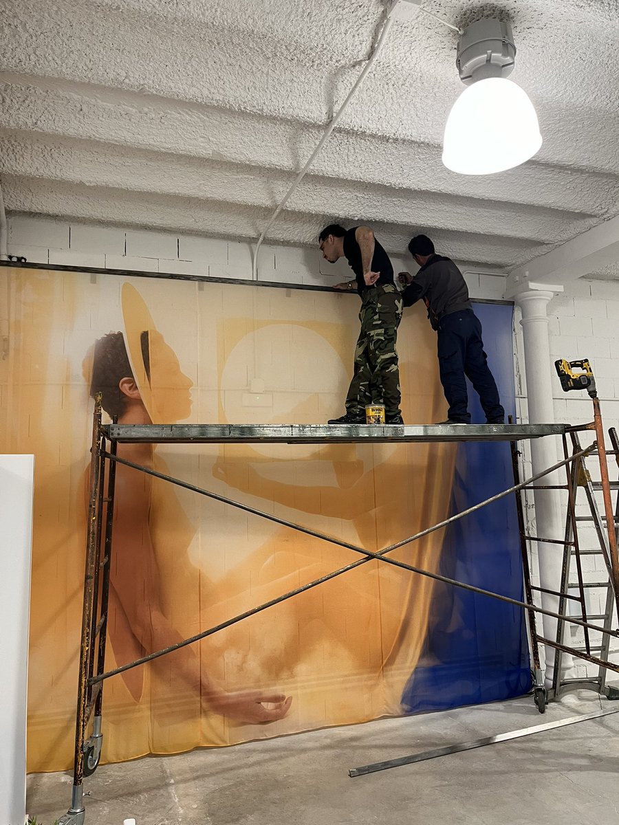 Andres_Marti_'s tweet photo. Instalación del mural textil | Fronteras veladas | para el consulado de Colombia en España. https://t.co/XoE3w1fAR0