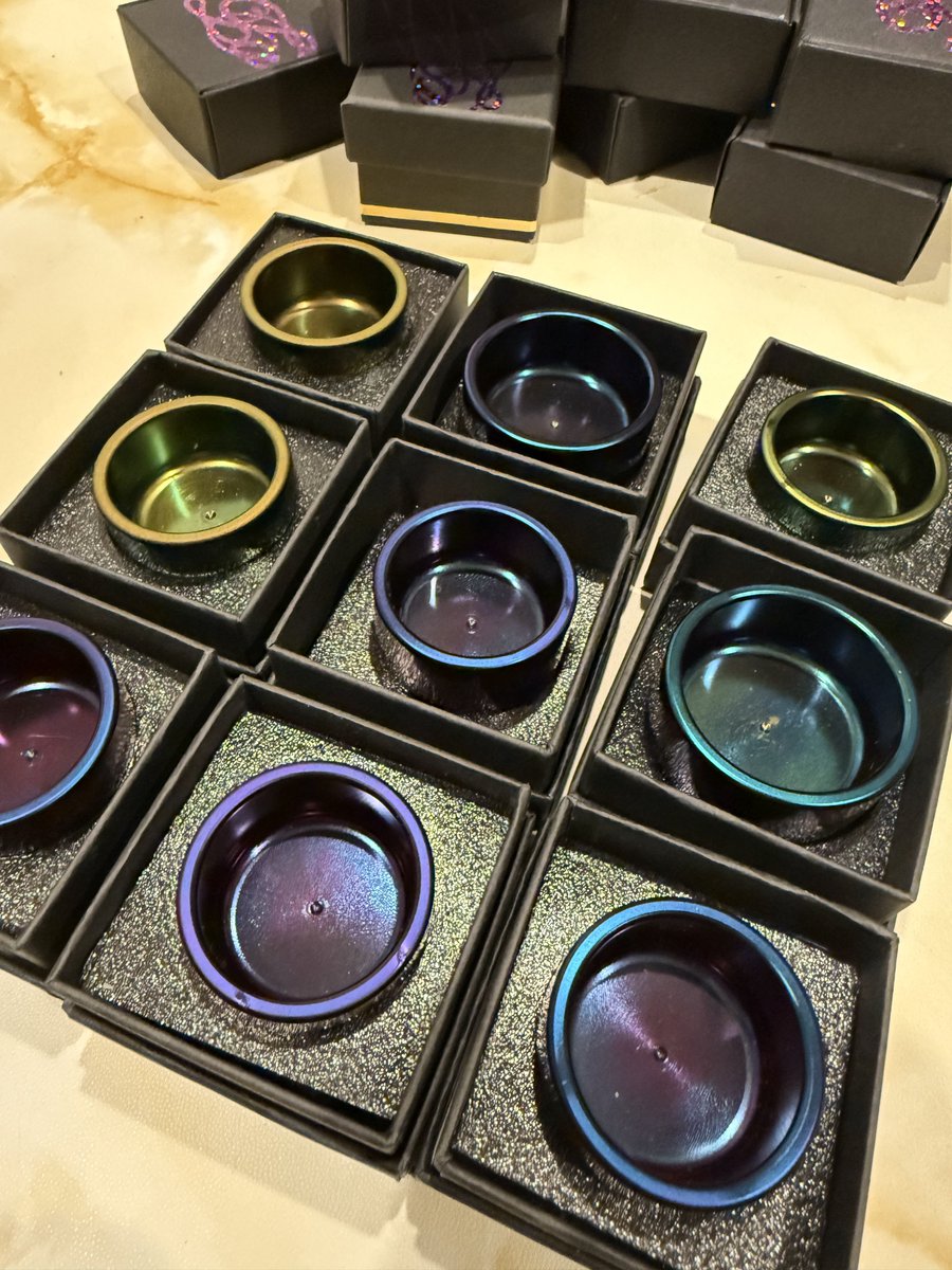 明日はBOよろしくお願いします(*^^*)
3階出口横でございます
ラックアップさんとお隣なので🥰もう楽しみです

明日は用品のみの販売出展なので宜しくです

いつもの水入れ以外に色々とオリジナル商品持ち込みますので
ぜひお立ち寄りください(ㅅ´ ˘ `)
特別色の水入れも凄く少量ですが販売します