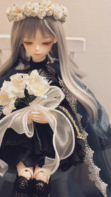 そして、いらっしゃいの意でブーケを持ってもらい、お花の冠をかぶってもらいました。特別な日感が最高です。#ハナアイ 