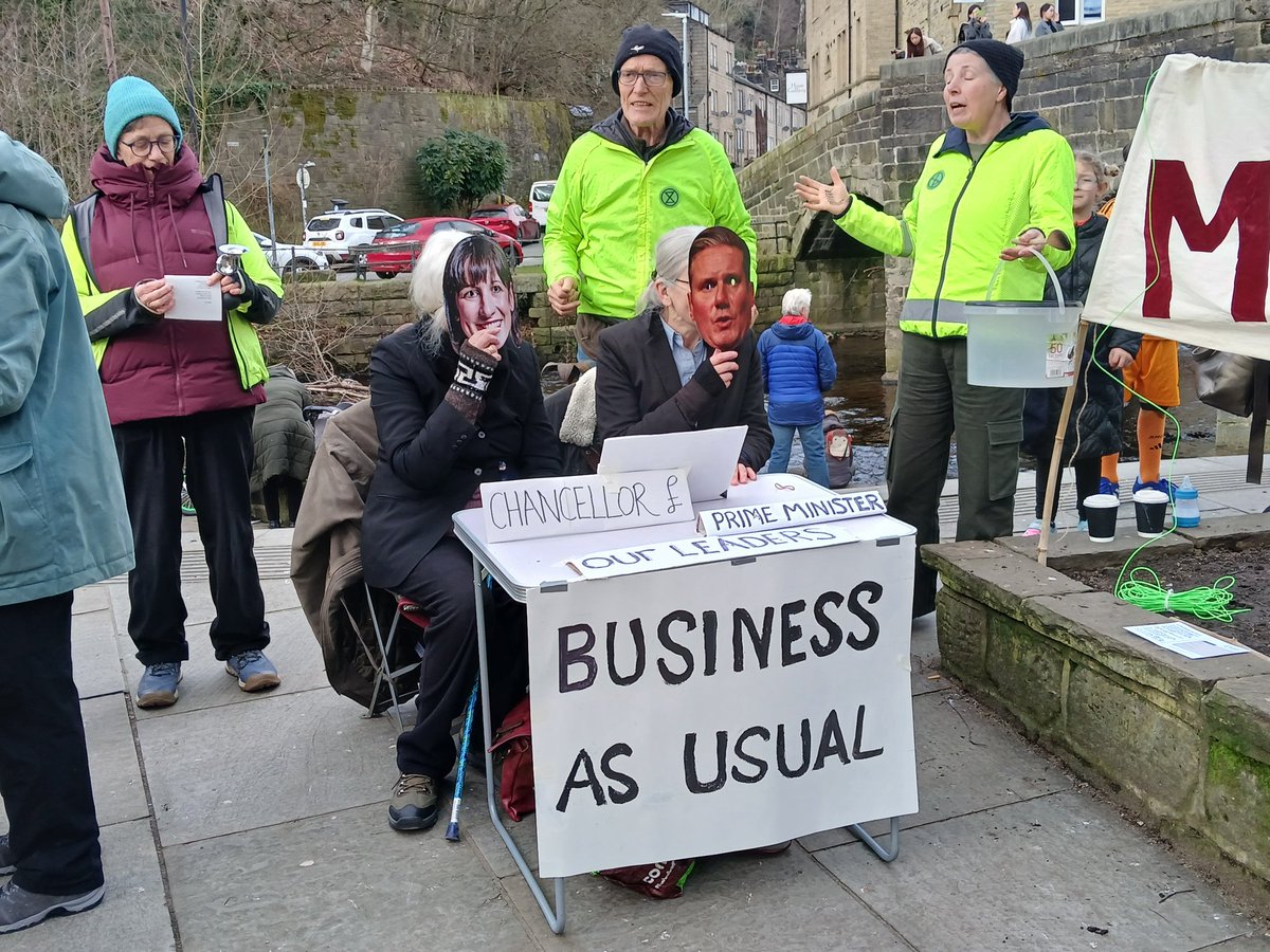 CGND with XR Calderdale on 'the wavy steps' in Hebden Bridge today, demanding the Government impliment the 2008 Climate Change Act with a new Climate Budget this coming May <a href="/JoshFG/">Josh Fenton-Glynn MP</a> <a href="/HollyLynch5/">Holly Lynch</a> <a href="/FittonReporter/">SarahFittonReporter</a> <a href="/Calderdale/">Calderdale Council</a> @ScottAPatient <a href="/CalderGreens/">Calderdale Greens</a>