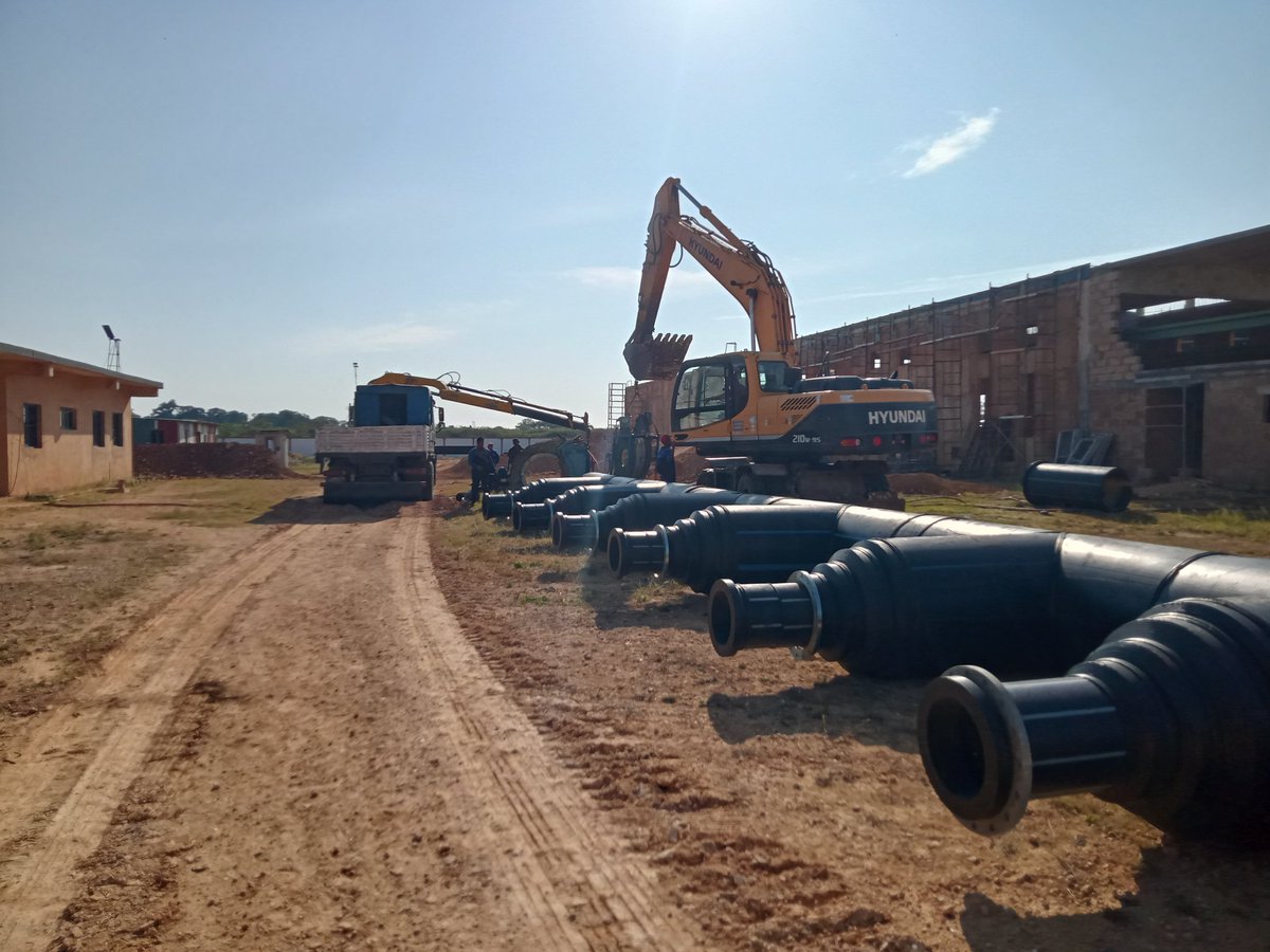 dias_e40705's tweet photo. La brigada de electromecánica continua sus trabajos para terminar las tomas de las bombas q facilitará la impulsión del agua en el Centro de Distribución de Cárdenas 
#ARCOSVaradero
@OsdeGEDIComunic https://t.co/D9KcsmEBb4