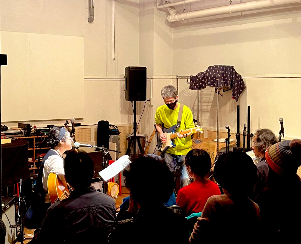 pocopen ＋kazuhiro nishiwaki
神保町視聴室

久しぶりに観られて、本当に素晴らしかったです

緑のベル
花束
惑星
スマイル
バウンティフリー
スカイ
暗くなるまで
ティー
新曲(最高でした)

(Miyaさん「ポコペンさんの歌声は本当のことを歌ってる声」名言でした)