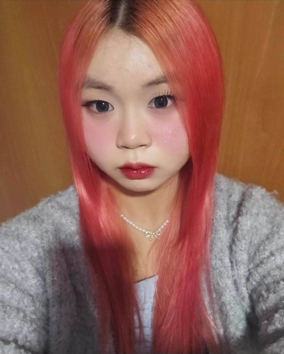 yourfavlyon's tweet photo. No poses bcs we are busy serving face 😌
#lyOnselcaday #OOOselcaday #OnlyOneOf #lyOn https://t.co/HQdLbMTqXI