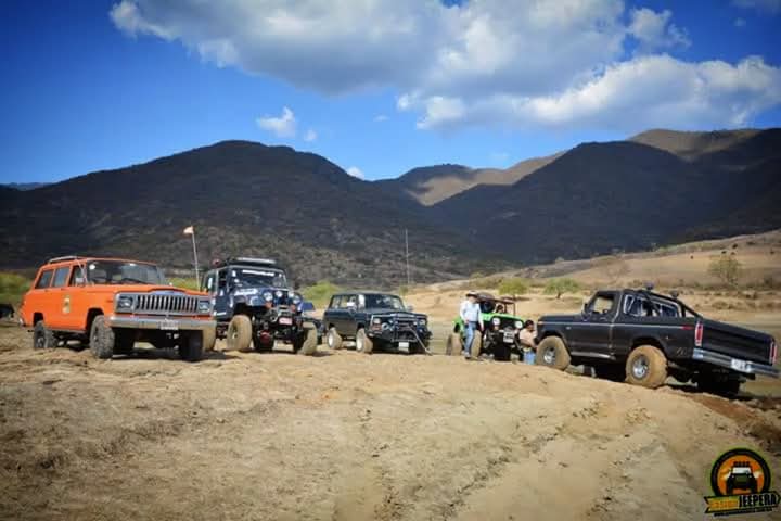 Feliz fin de semana y a disfrutar que la vida es corta!!!

#PasionJeepera #4x4 #4x4Mexico #OffRoad #Jeeperos #Jeepear #TodoTerreno #Rutas4x4 #Eventos4x4 #Jeepeandoando #ActitudJeepera #SoyJeepero #Calendario4x4 #Aventura4x4 #Competencias4x4 #4x4LifeStyle #Jeep #JeepLifeStyle