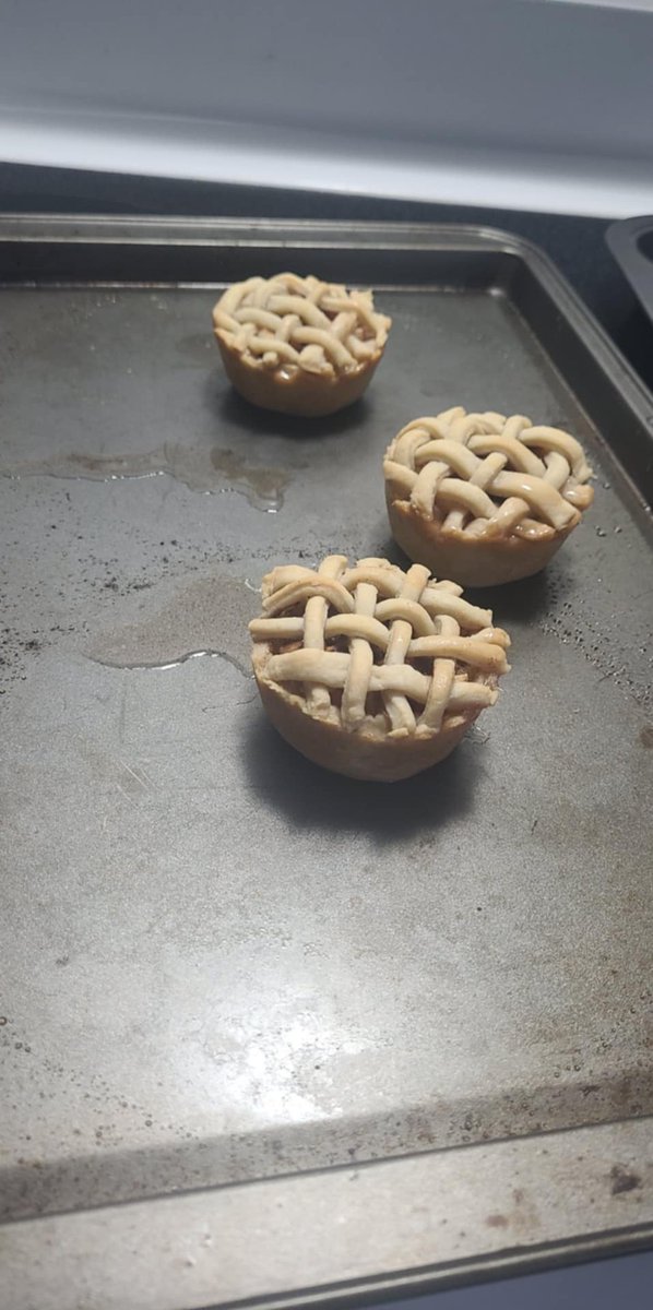 ElementalFriend's tweet image. Baking binge