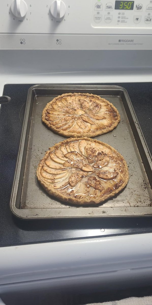 ElementalFriend's tweet image. Baking binge