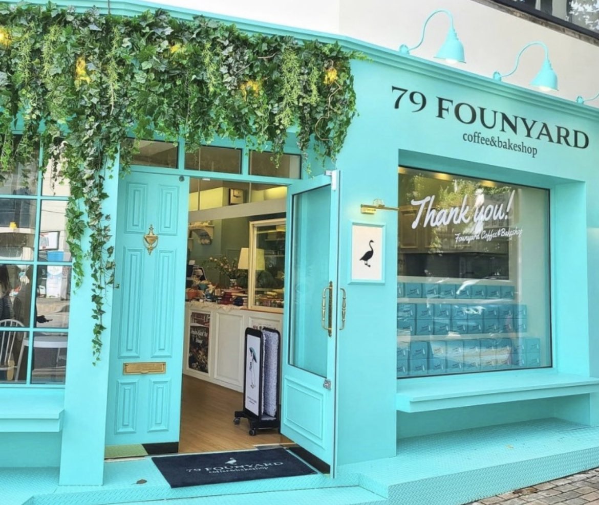 🩵79Founyard 合井店🩵

ティファニーブルーの可愛いカフェ。インスタ映えする店内と美味しいスイーツ。
ゆったりとカフェタイムを楽しめます。
2号線 ハプチョン(合井)駅6号線 サンス(上水)駅から徒歩7分

🏠서울 마포구 양화로6길 80 1층  麻浦区ヤンファ路6-80

#韓国グルメ #韓国カフェ