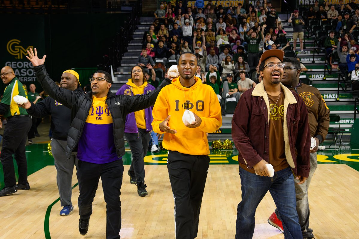 GeorgeMasonU's tweet photo. This week, the @GMUBAC and @MasonAthletics honored #BlackHeritageMonth during the @MasonMBB game against Fordham with Bobby Lacy II and @DocNix12 and the @gmugreenmachine performing "Lift Every Voice and Sing” and student groups recognized during halftime. #MasonNation 💚💛🏀 https://t.co/c0gfLNmuER