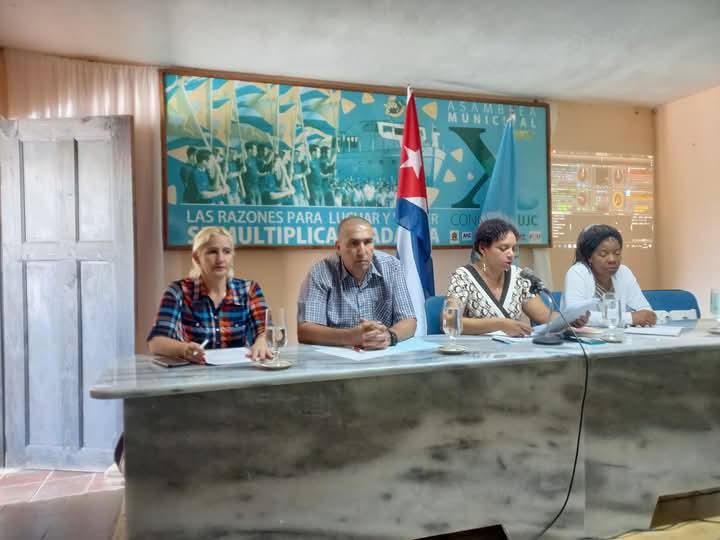 elen60847's tweet photo. Presidido por Osbel Lorenzo, Secretario del Partido en la Isla de la Juventud se realiza el Pleno Municipal de la Federación de Mujeres Cubanas. https://t.co/4HRAJGxwUR
