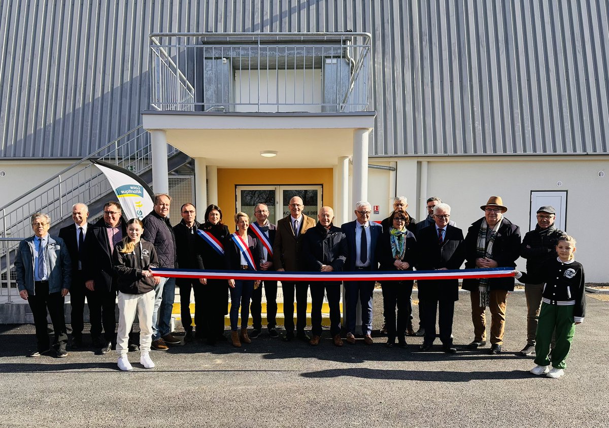LGarnier44's tweet photo. Inauguration du complexe sportif de #Crossac ce matin. Lifting complet de ce gymnase de plus de 40 ans. Géothermie, normes PMR… magnifique espace au service de la vie associative de ce territoire dynamique https://t.co/HcJL8sO3SQ